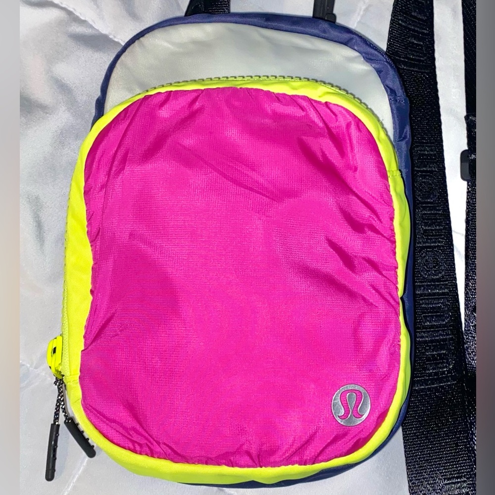 Lululemon “The Rest Is Written” Crossbody Bag - 2L
